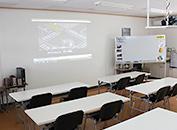 講習室